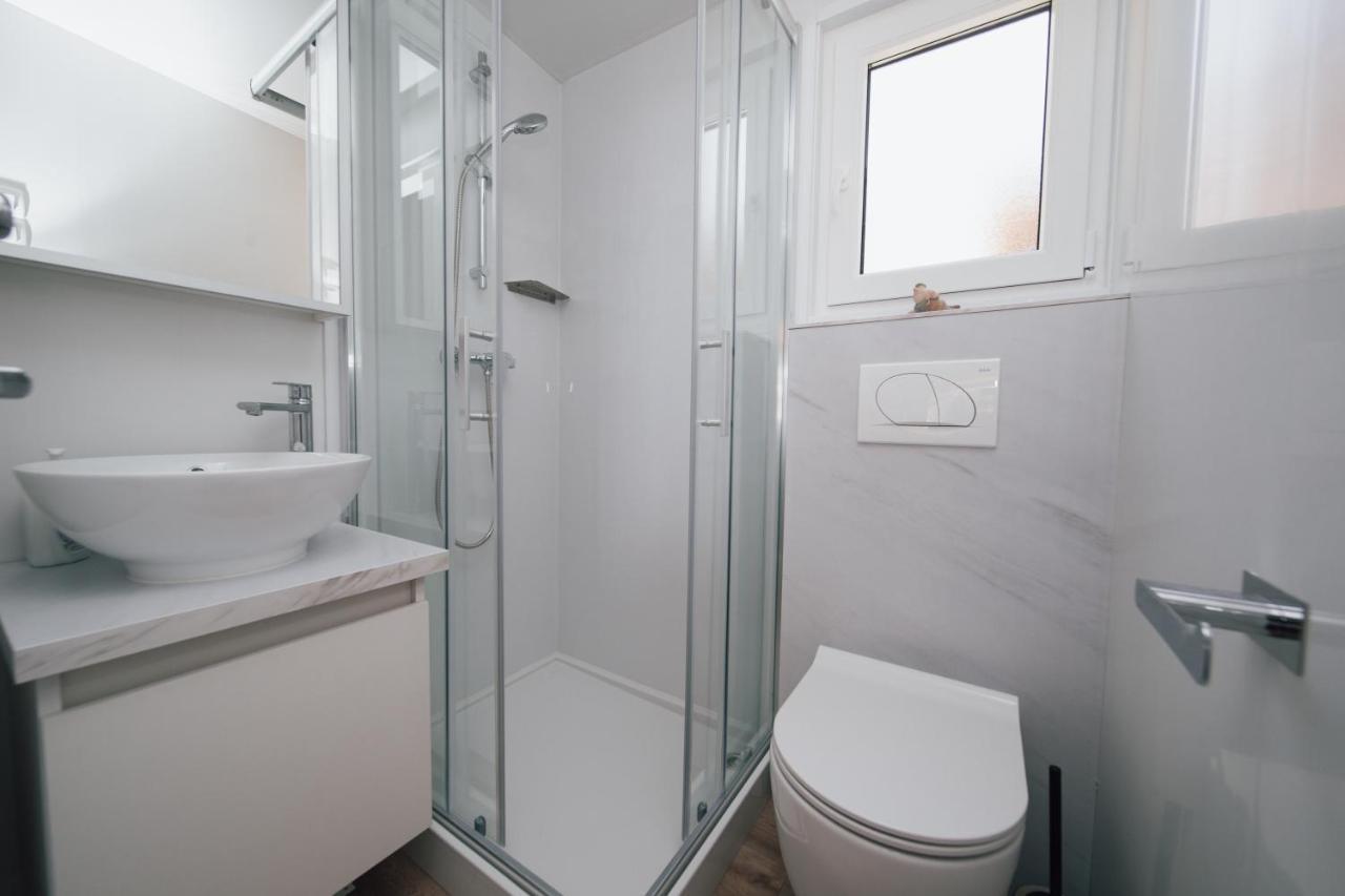 Mobile Homes Selce - Lighthouse Bagian luar foto